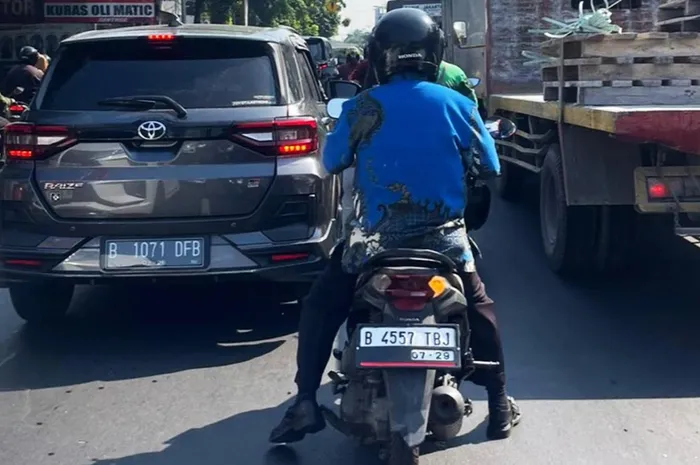 7 Trik Hindari Blind Spot di Jalan Raya, Naik Motor Aman dan Nyaman